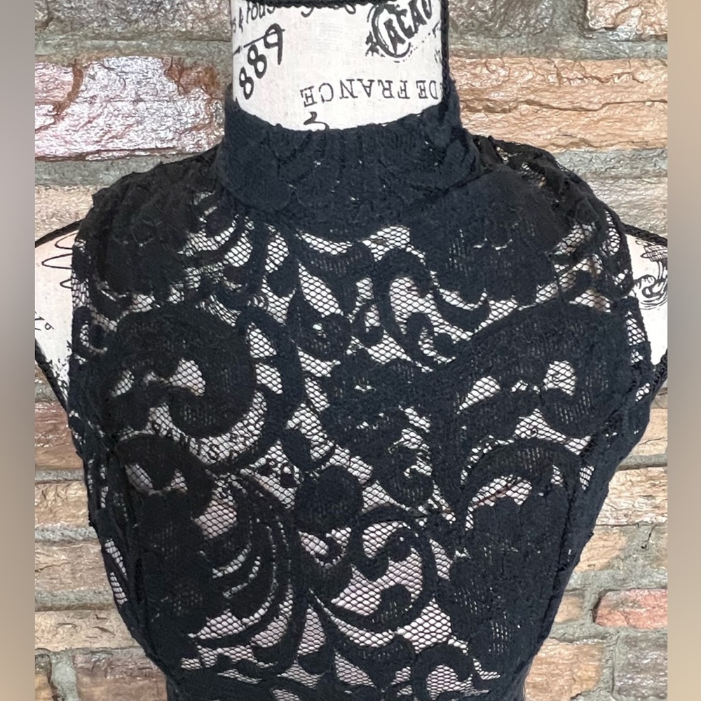 Monteau Lace style Dress with Lining - Picture 12 of 16